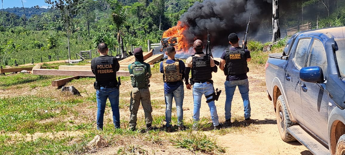 PF destrói equipamentos utilizados para desmatar terra indígena no Pará