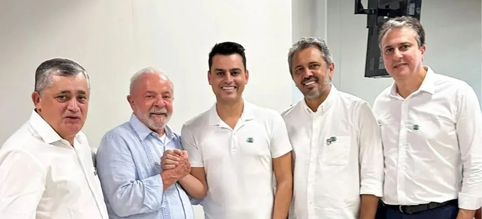 Após fazer o ‘L’, deputado aceita expulsão do PL