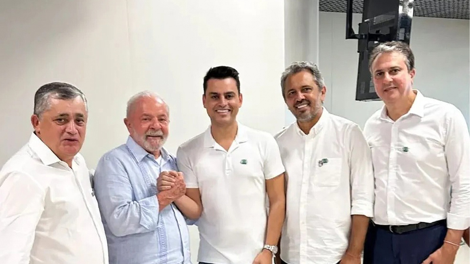 Após fazer o ‘L’, deputado aceita expulsão do PL