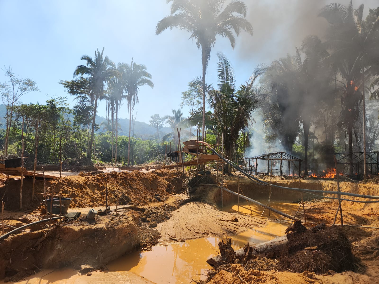 PF destrói acampamentos de garimpeiros e desmatadores em duas reservas de Rondônia