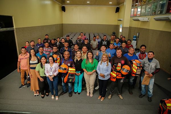 Motociclistas com a gestão técnica do Detran Amazonas (Isaque Ramosan/Detran-AM)