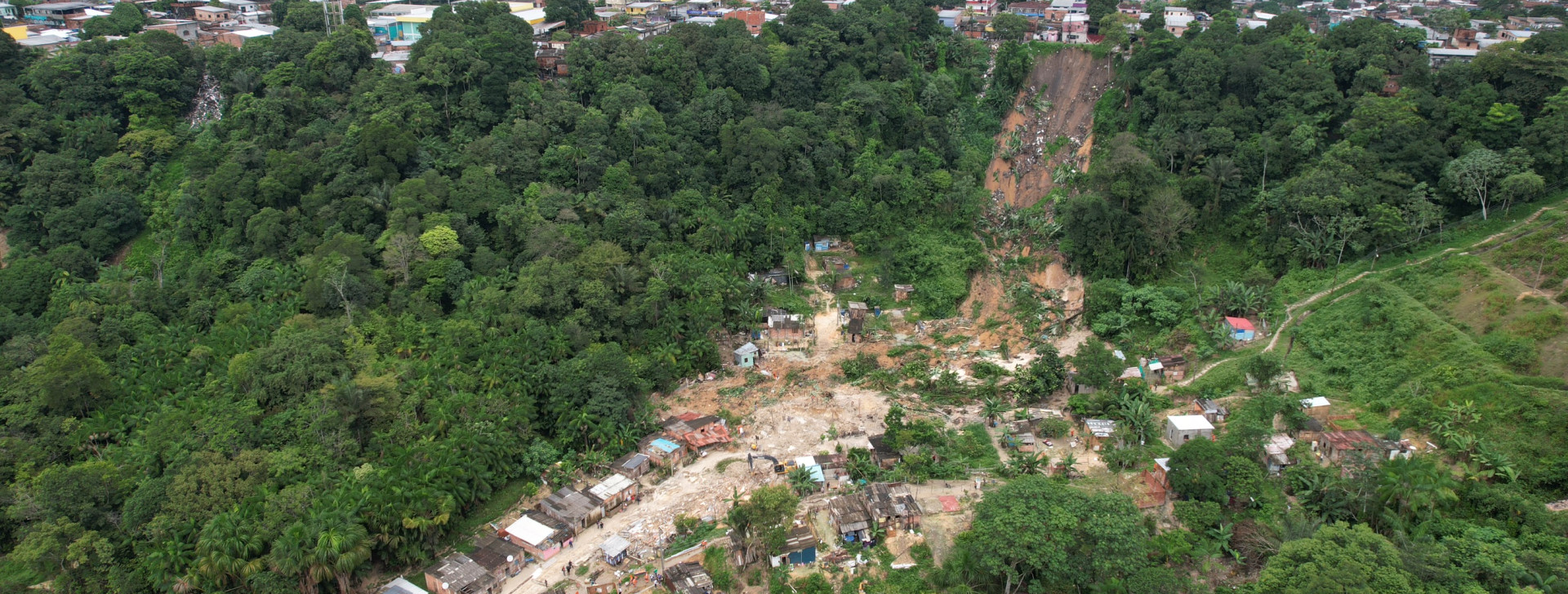 Área de risco na cidade de Manaus, no Amazonas (Gildo Smith/Reprodução)