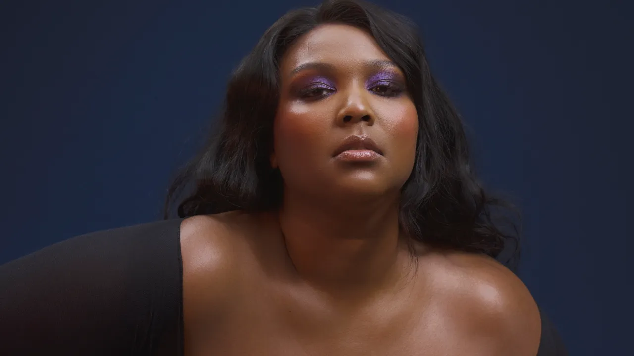 A cantora americana Lizzo, dona de quatro prêmios Grammy (Foto: Luke Gilford/Atlantic Records/Divulgação)