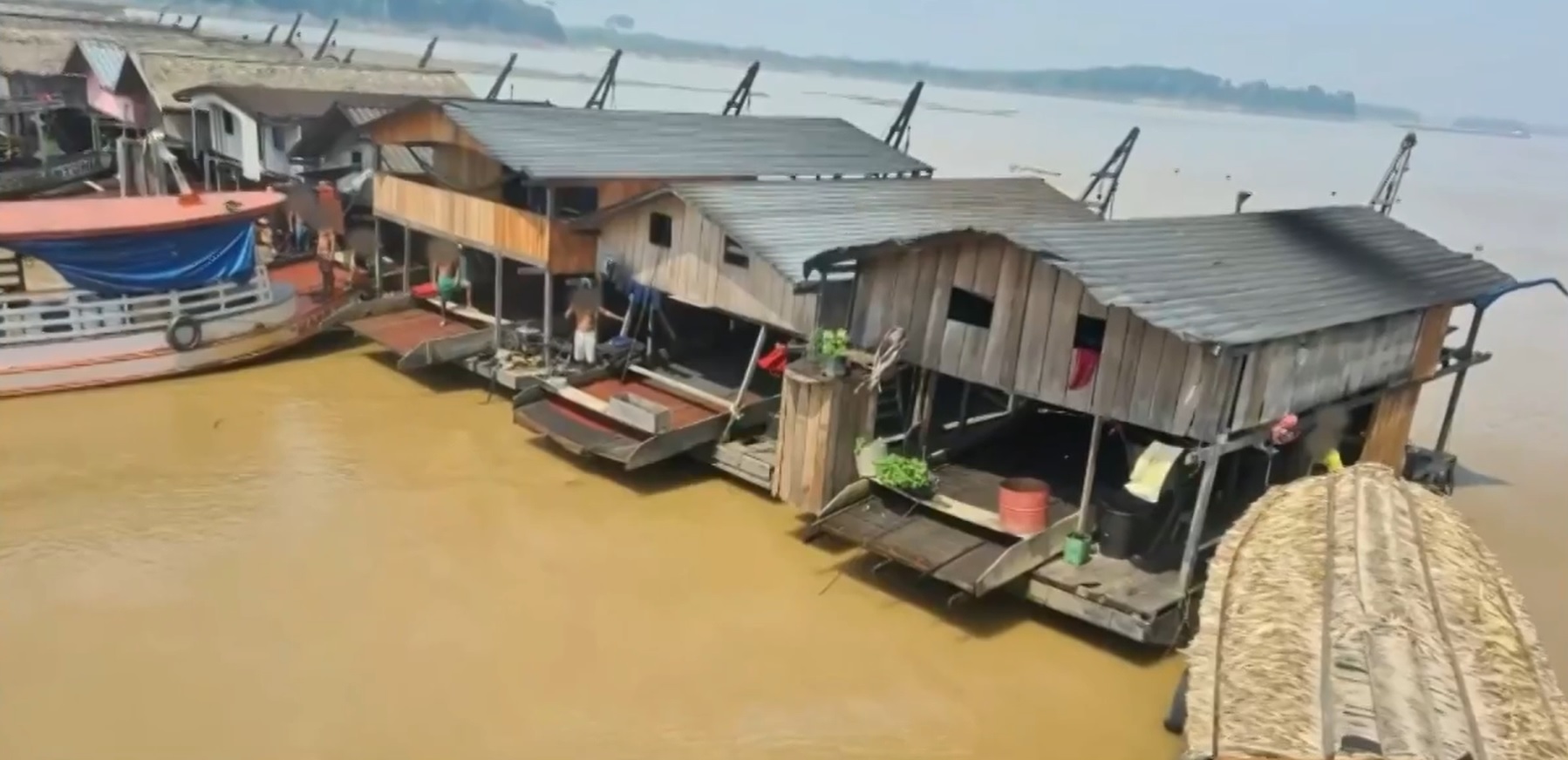 Ibama flagra mais de 400 dragas de garimpo ilegal no Rio Madeira, em RO