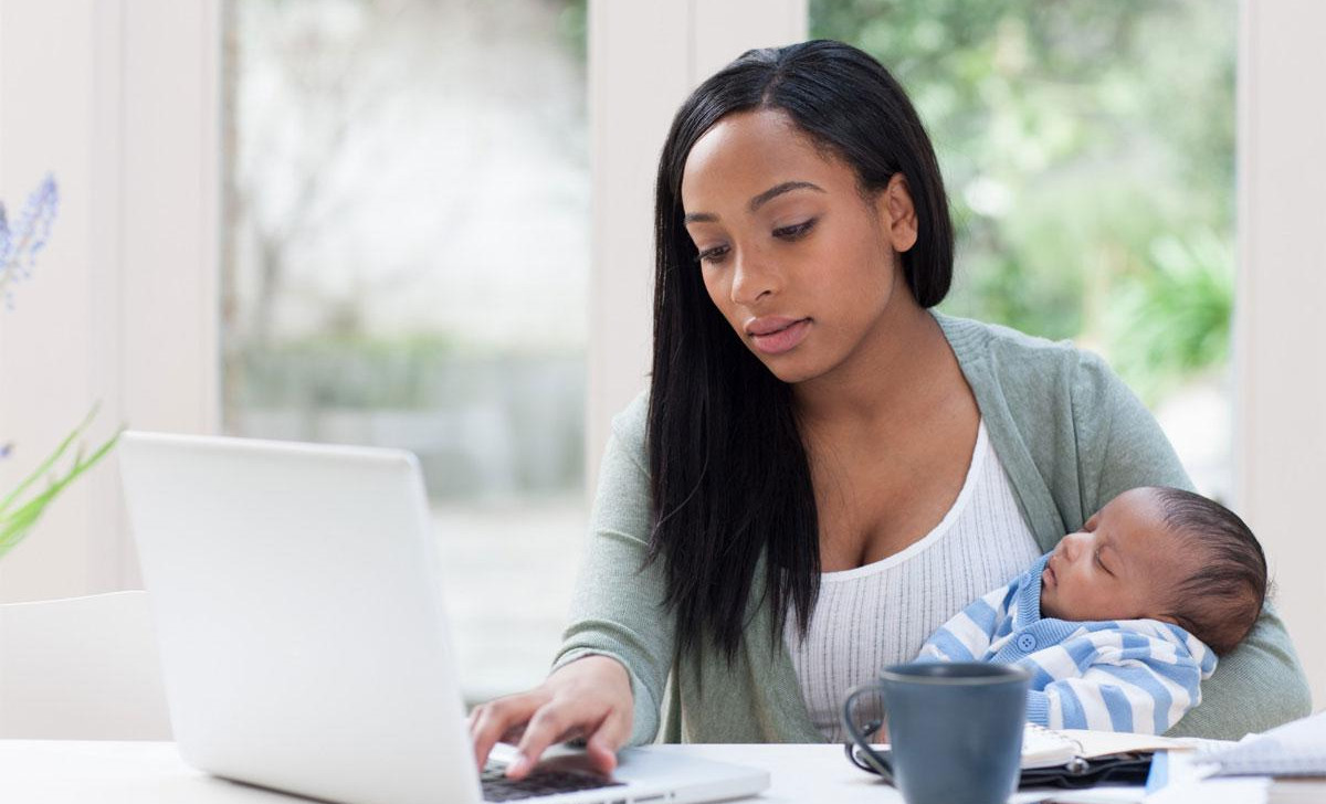 Dupla jornada: desigualdade de gênero impede desenvolvimento pessoal de mulheres