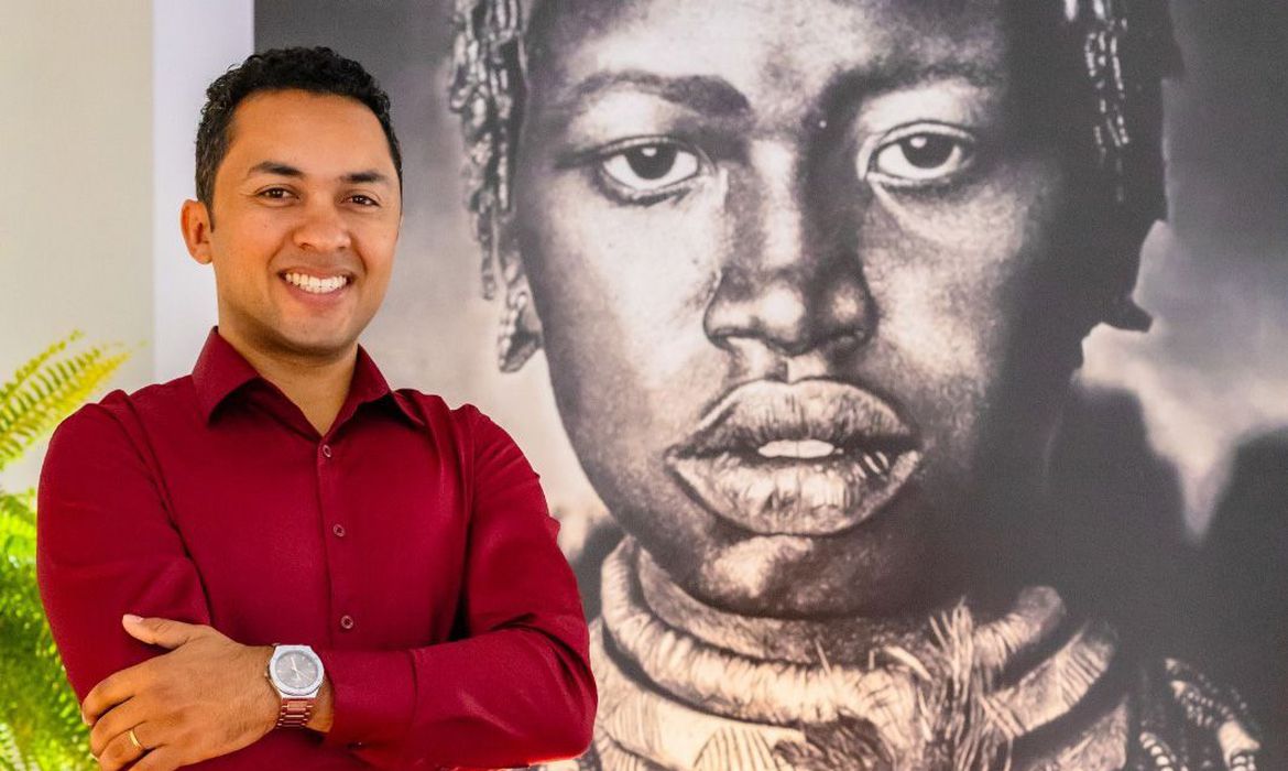 Exposição no RJ celebra cultura negra por meio de desenhos hiper-realistas