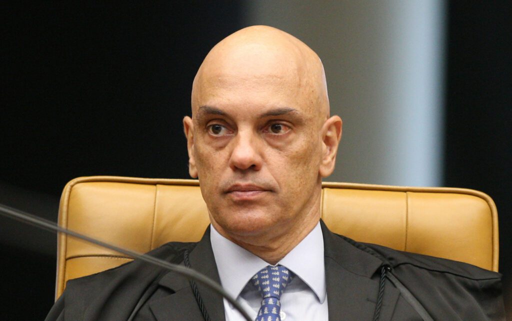 Alexandre de Moraes autoriza quebra de sigilo bancário de Bolsonaro
