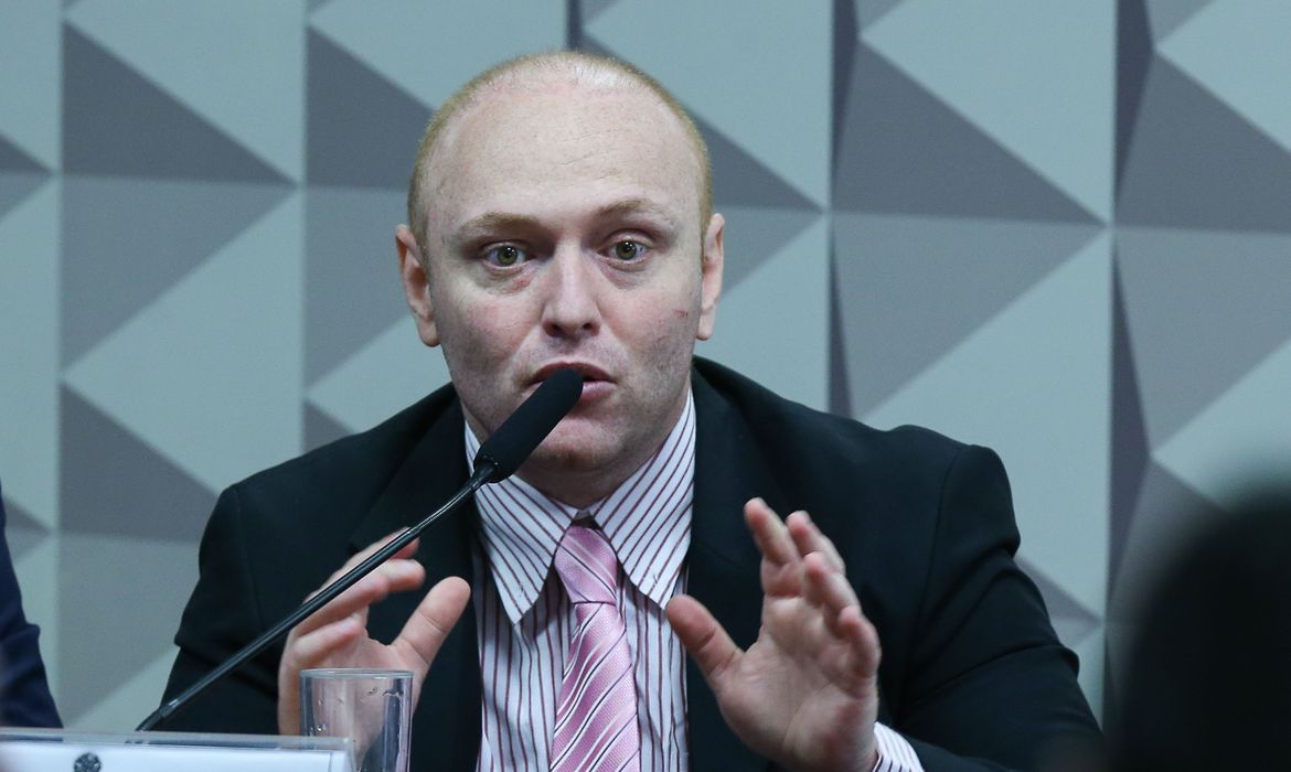 Hacker confirma que marqueteiro de Bolsonaro queria código-fonte falso