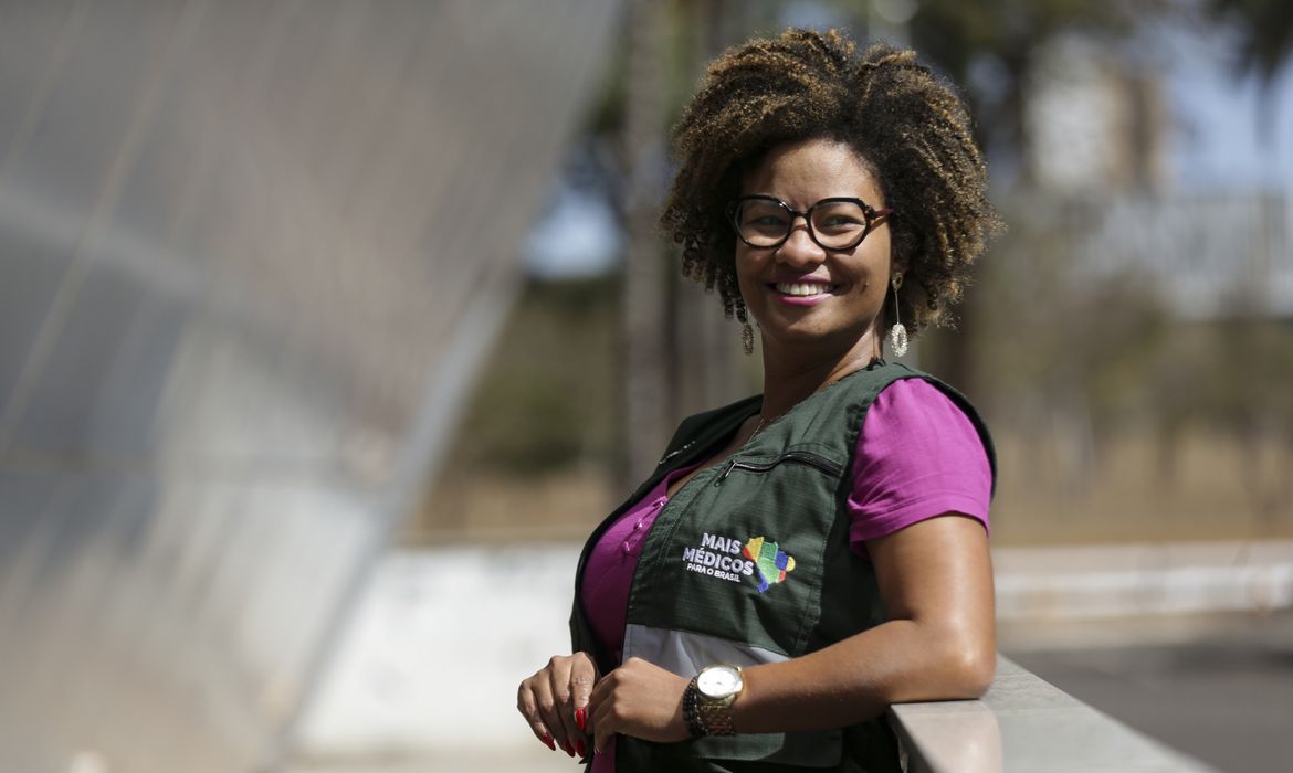 Brasileiros formados no exterior apostam em recomeço do programa Mais Médicos