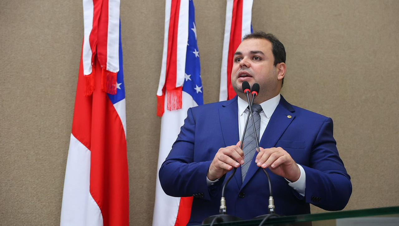 Roberto Cidade propõe matrícula de filho na mesma escola que pai trabalha