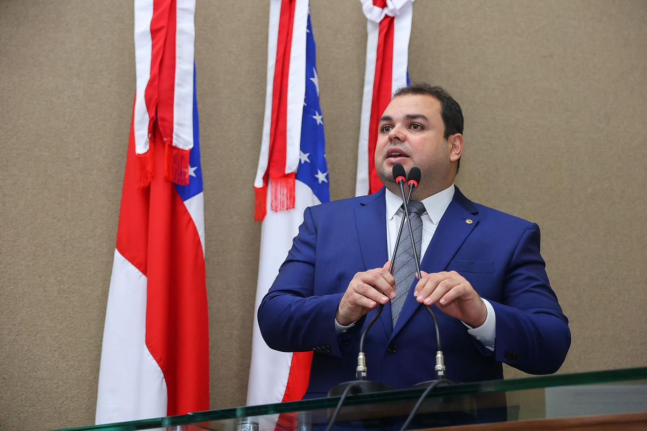 Roberto Cidade propõe matrícula de filho na mesma escola que pai trabalha