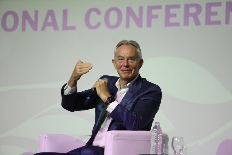 Em Belém, Tony Blair diz que Amazônia tem soluções para revolução tecnológica