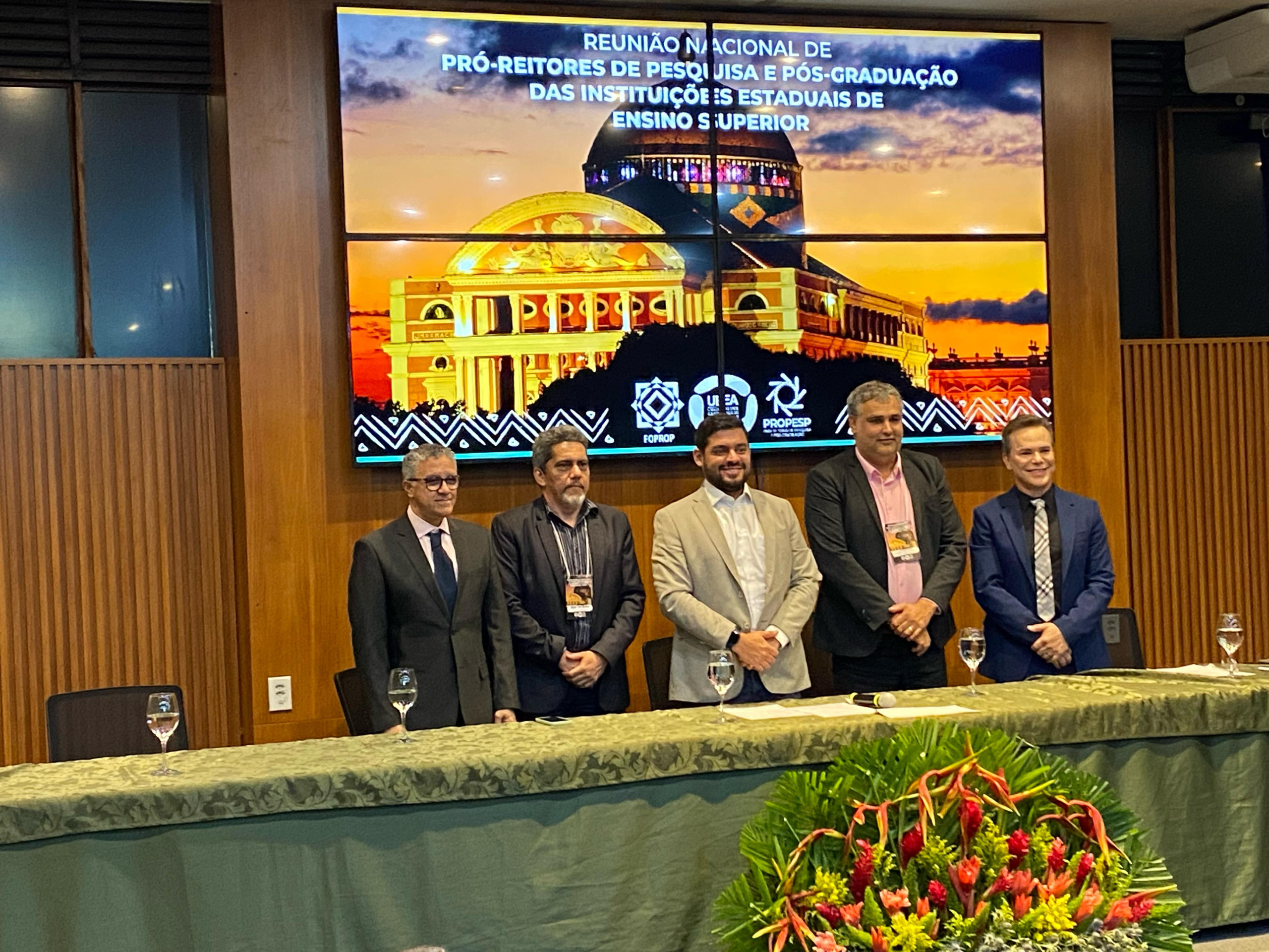 ‘Deve haver cooperação e integração de pesquisa’, diz reitor da UEA em encontro de pró-reitores do Norte