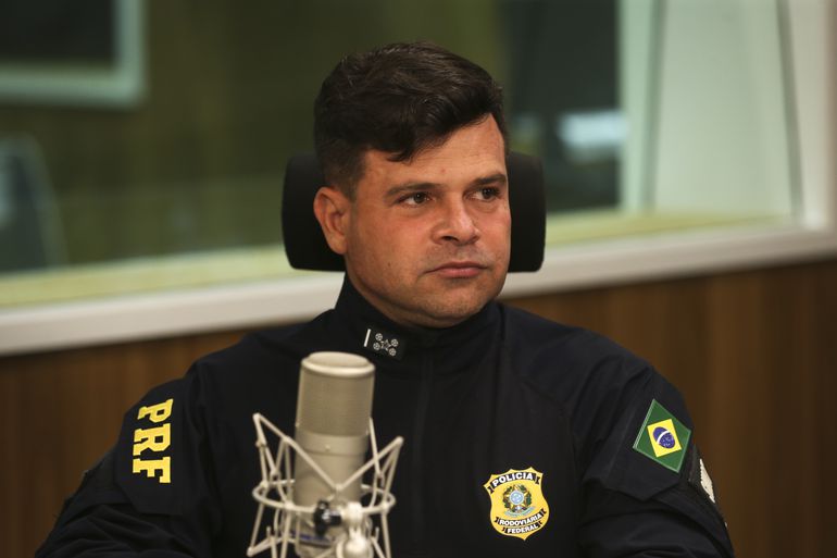 Acusado de interferência eleitoral, ex-diretor da PRF nega autoria de operação