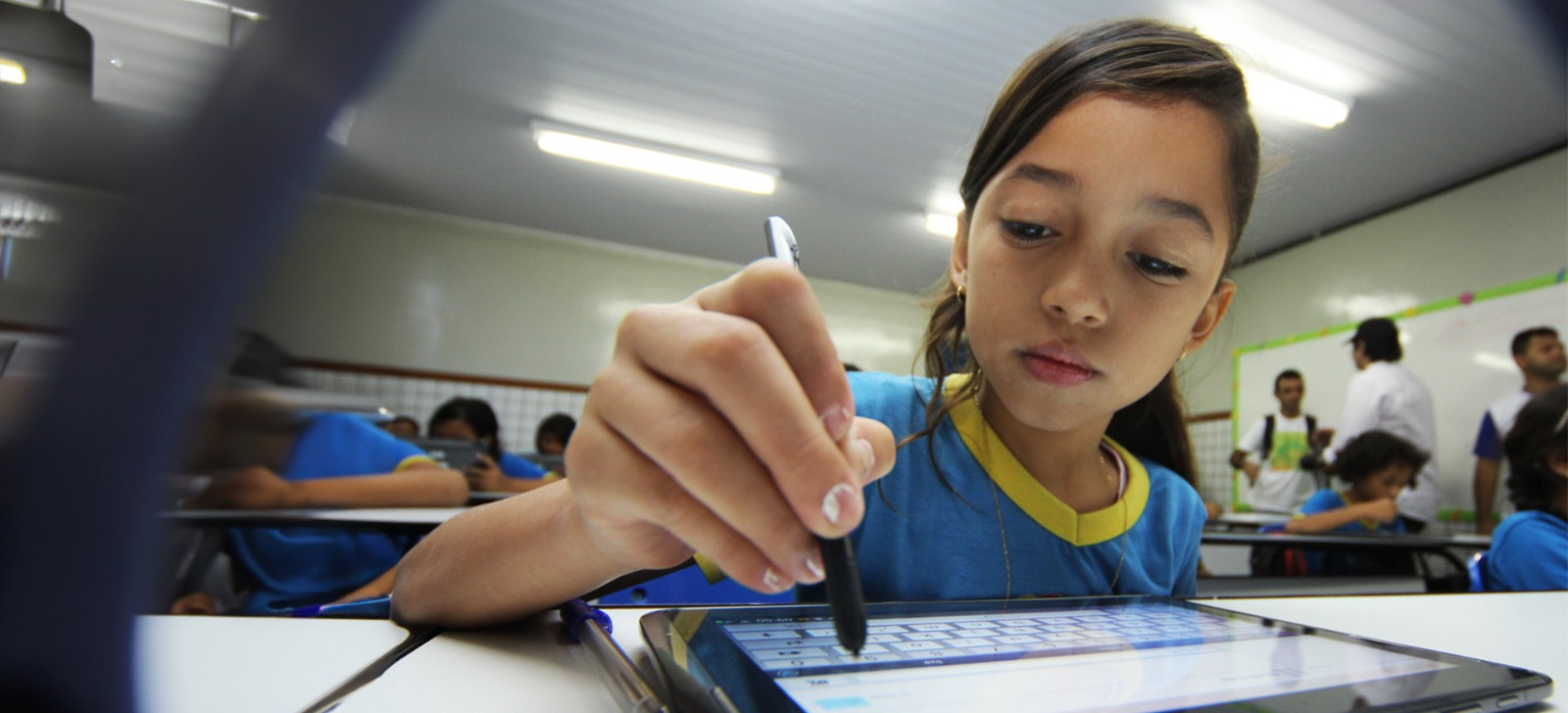 Prefeitura de Manaus disponibiliza internet Starlink para escolas ribeirinhas