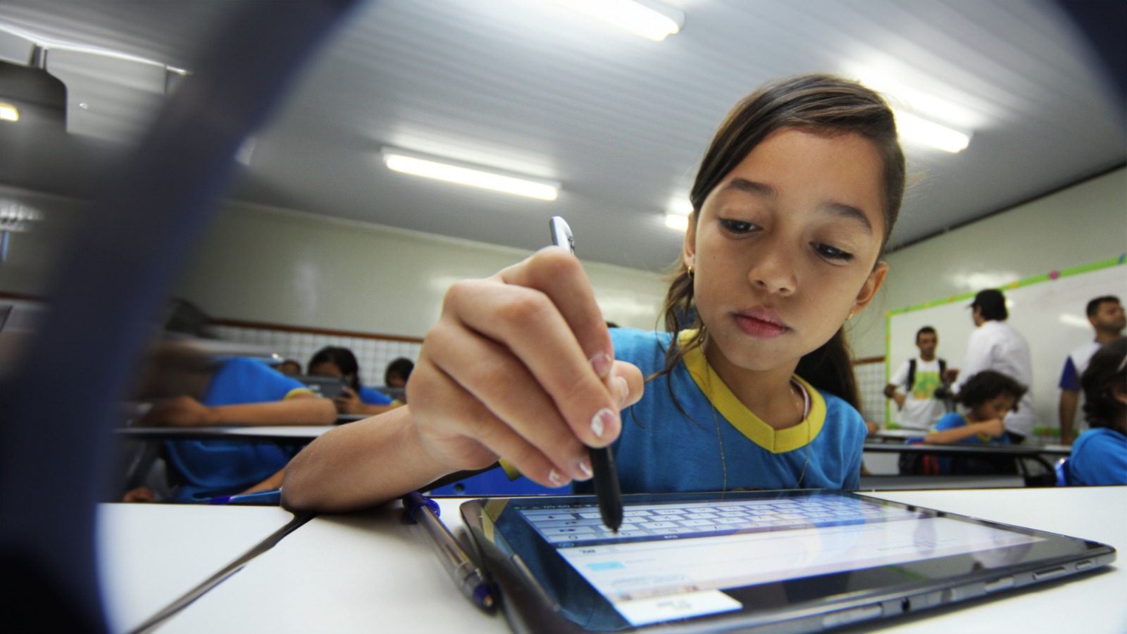 Prefeitura de Manaus disponibiliza internet Starlink para escolas ribeirinhas