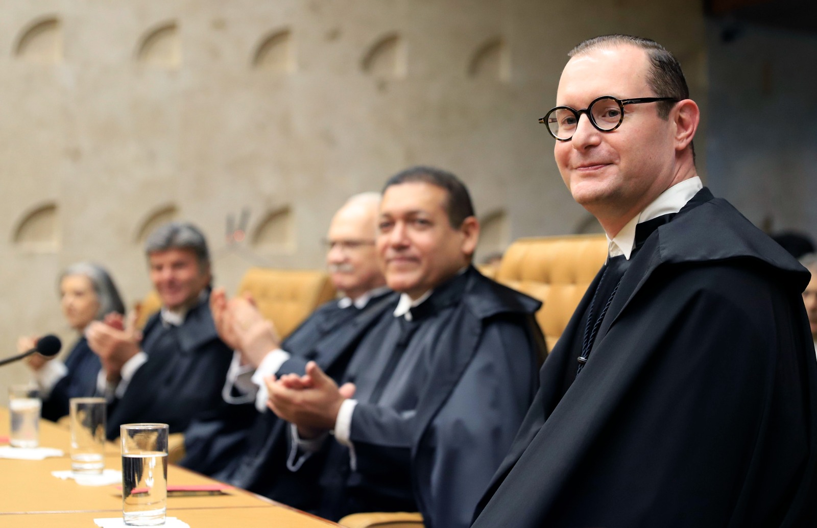 Indicado por Lula ao STF, Zanin é visto como ‘grata surpresa’ por grupos de direita