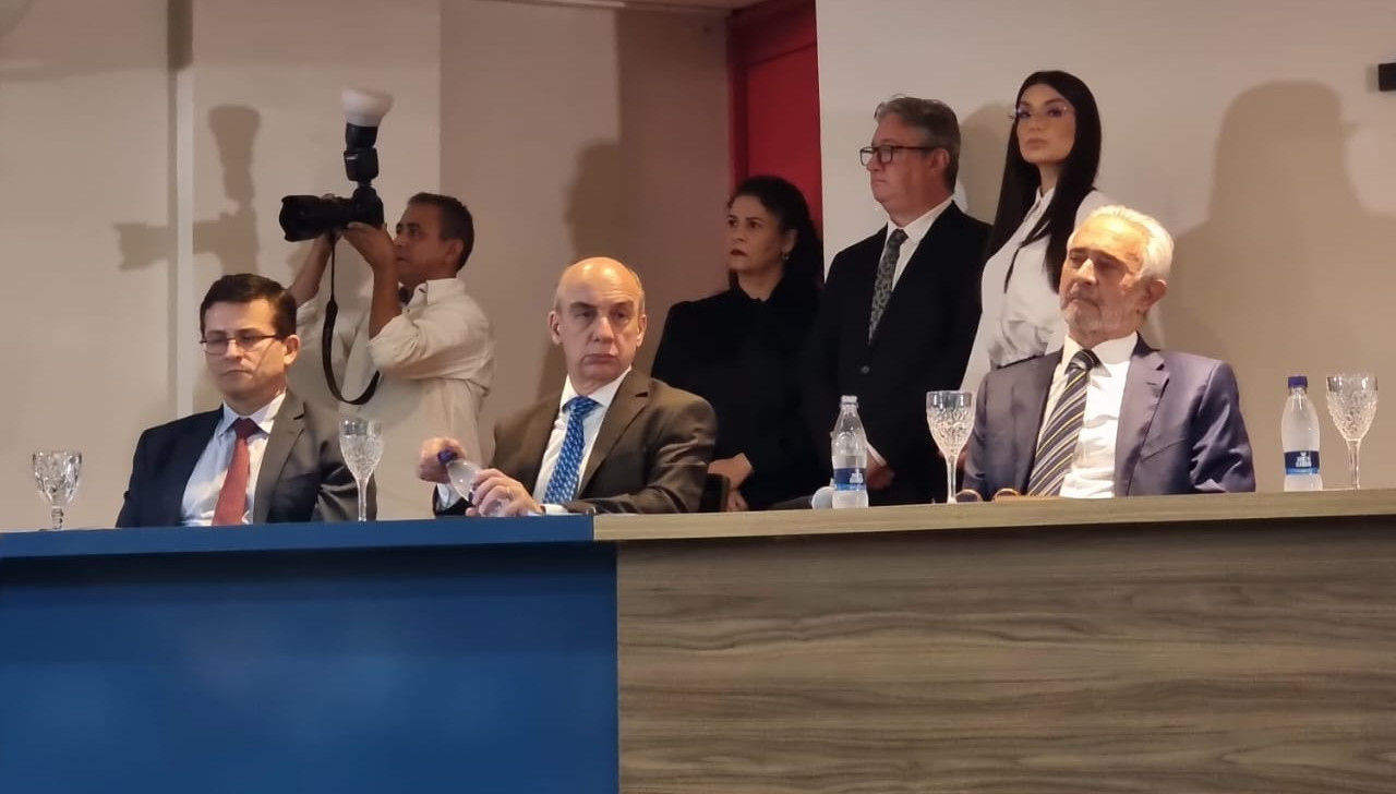 Presidente do TCE-AM prestigia entrega de comenda para Samuel Hanan