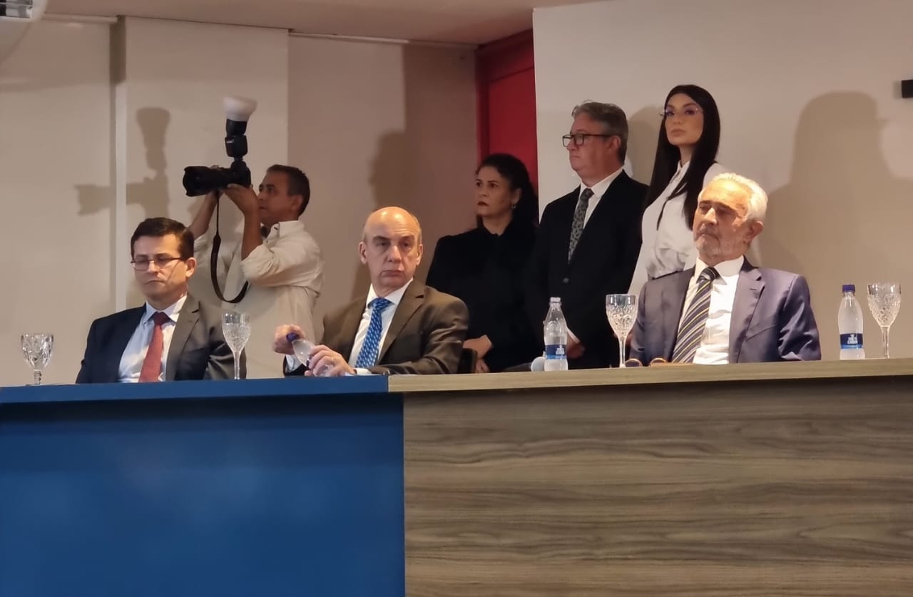 Presidente do TCE-AM prestigia entrega de comenda para Samuel Hanan