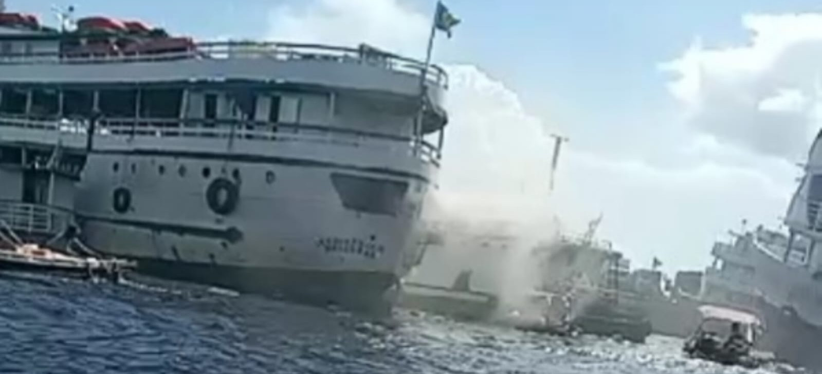 Explosão em embarcação deixa um morto e sete feridos no Porto de Manaus