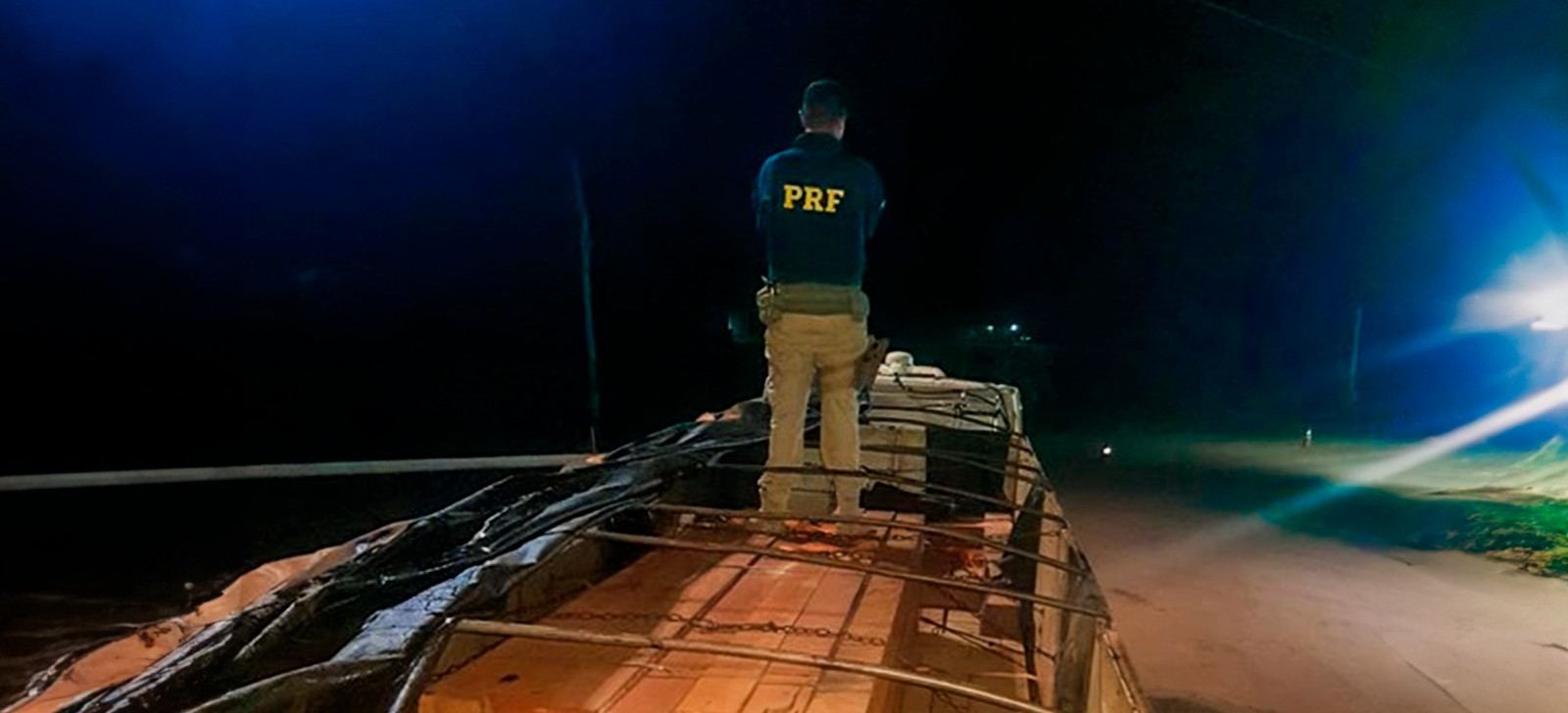 PRF apreende madeira ilegal no interior do AM