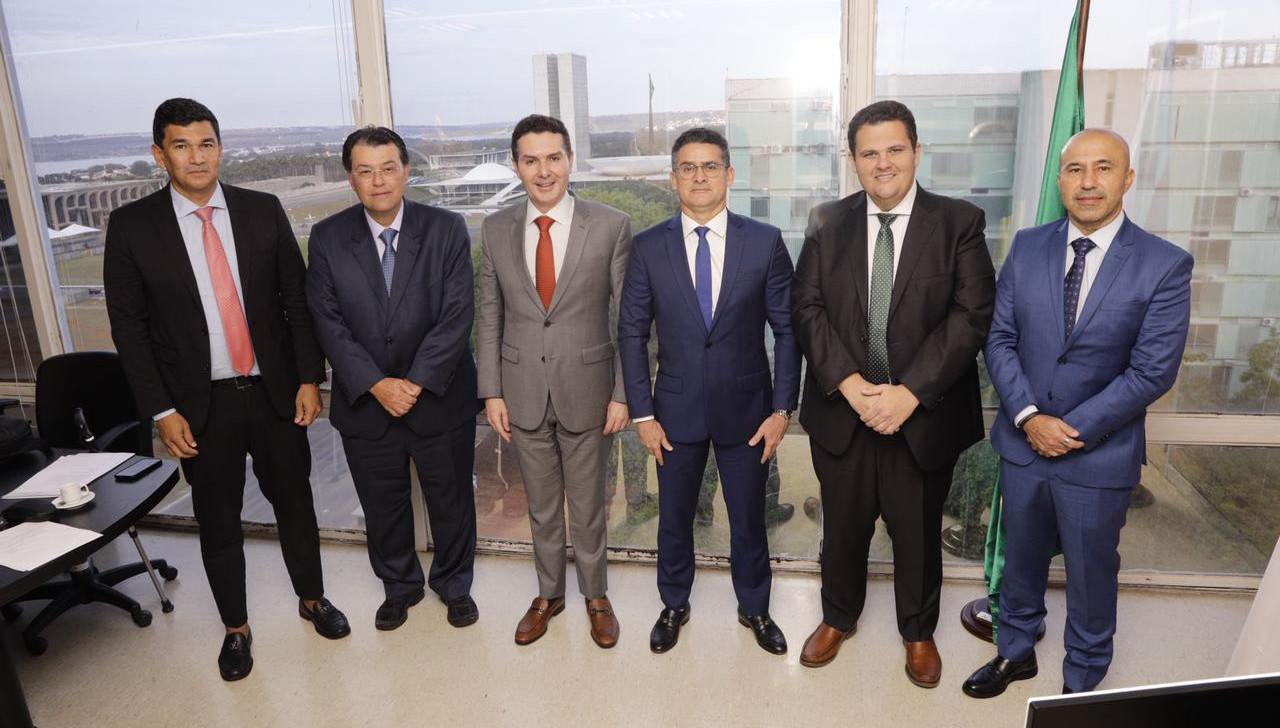 Em Brasília, prefeito de Manaus busca recursos para habitação e infraestrutura