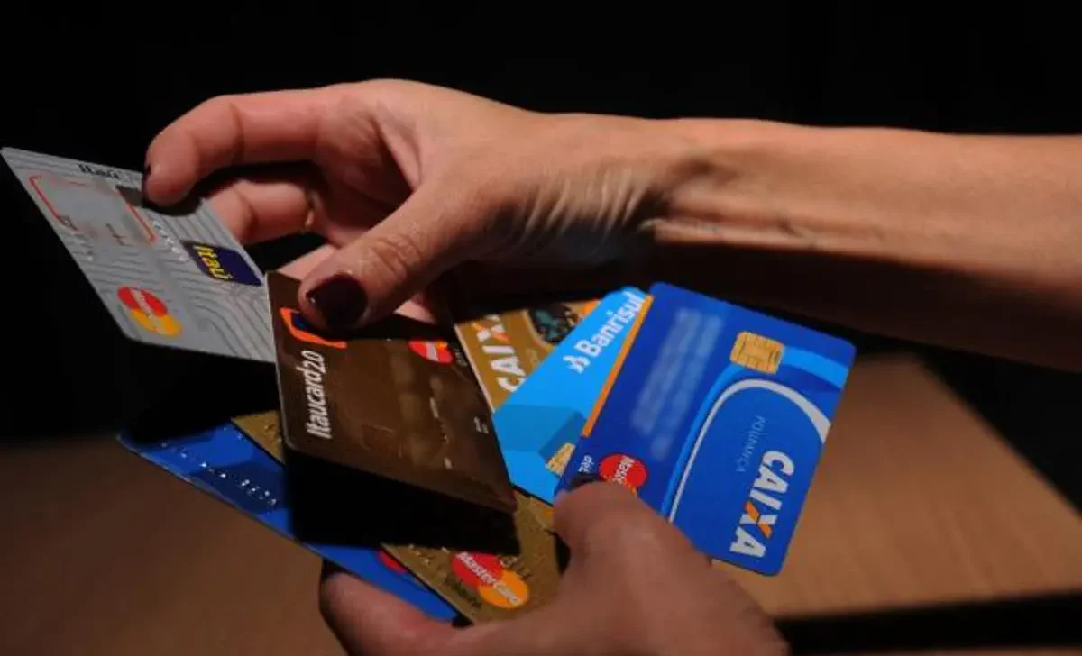 Entenda proposta que limita juros do cartão e alivia bolso do consumidor