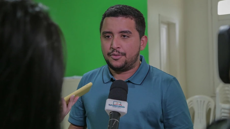 Prefeito de RR investigado por direcionamento de licitações se entrega à PF