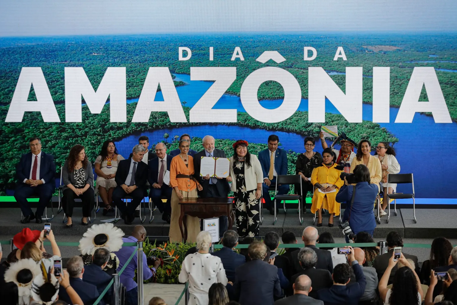 ‘Amazônia tem pressa de se manter viva’, diz Lula durante demarcação de terras indígenas e ampliação áreas de proteção