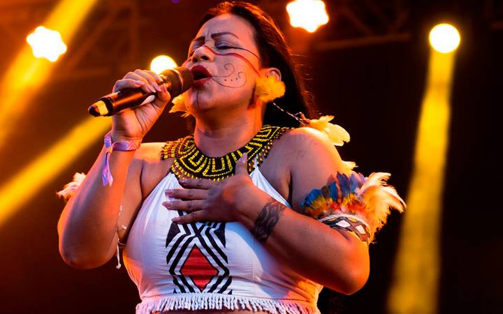 Cantora indígena cancela apresentação no #SouManaus; Prefeitura fala que valores foram informados