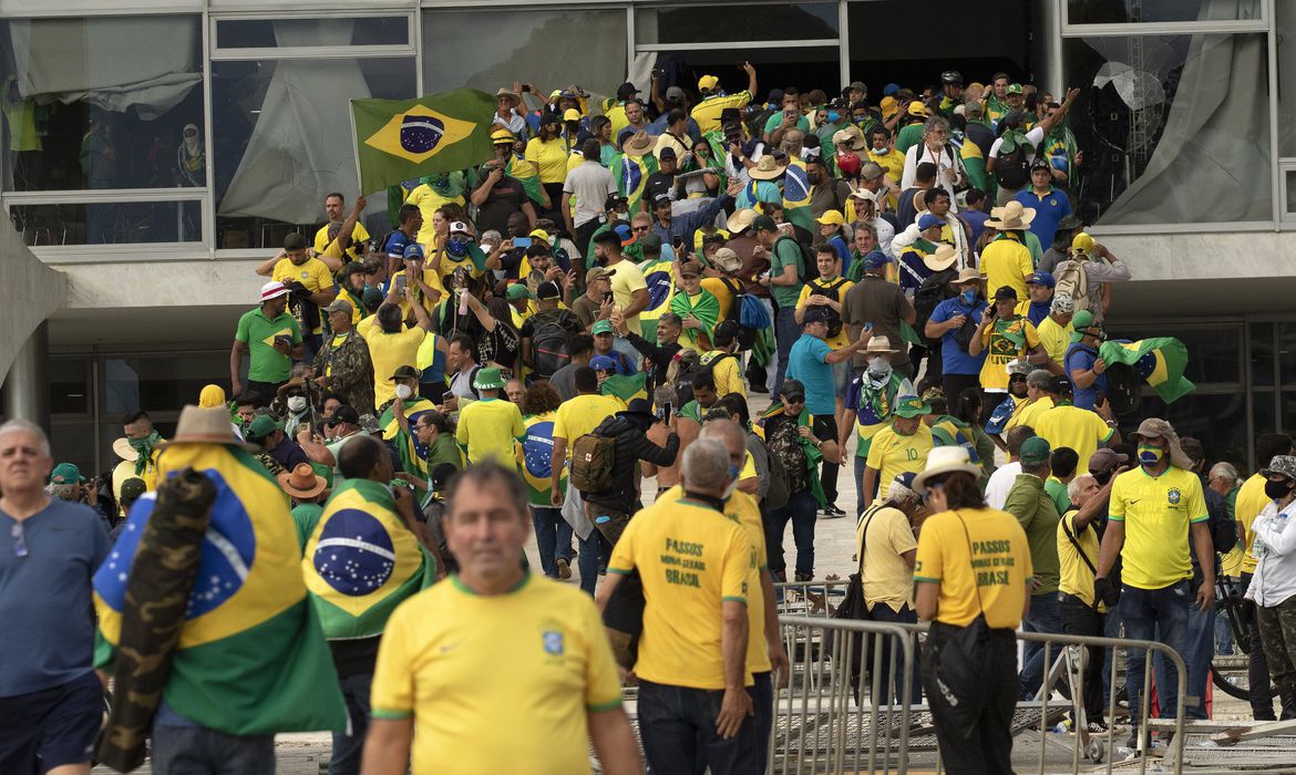 Atos antidemocráticos em Brasília, no dia 8 de janeiro (Joedson Alves/Agência Brasil)