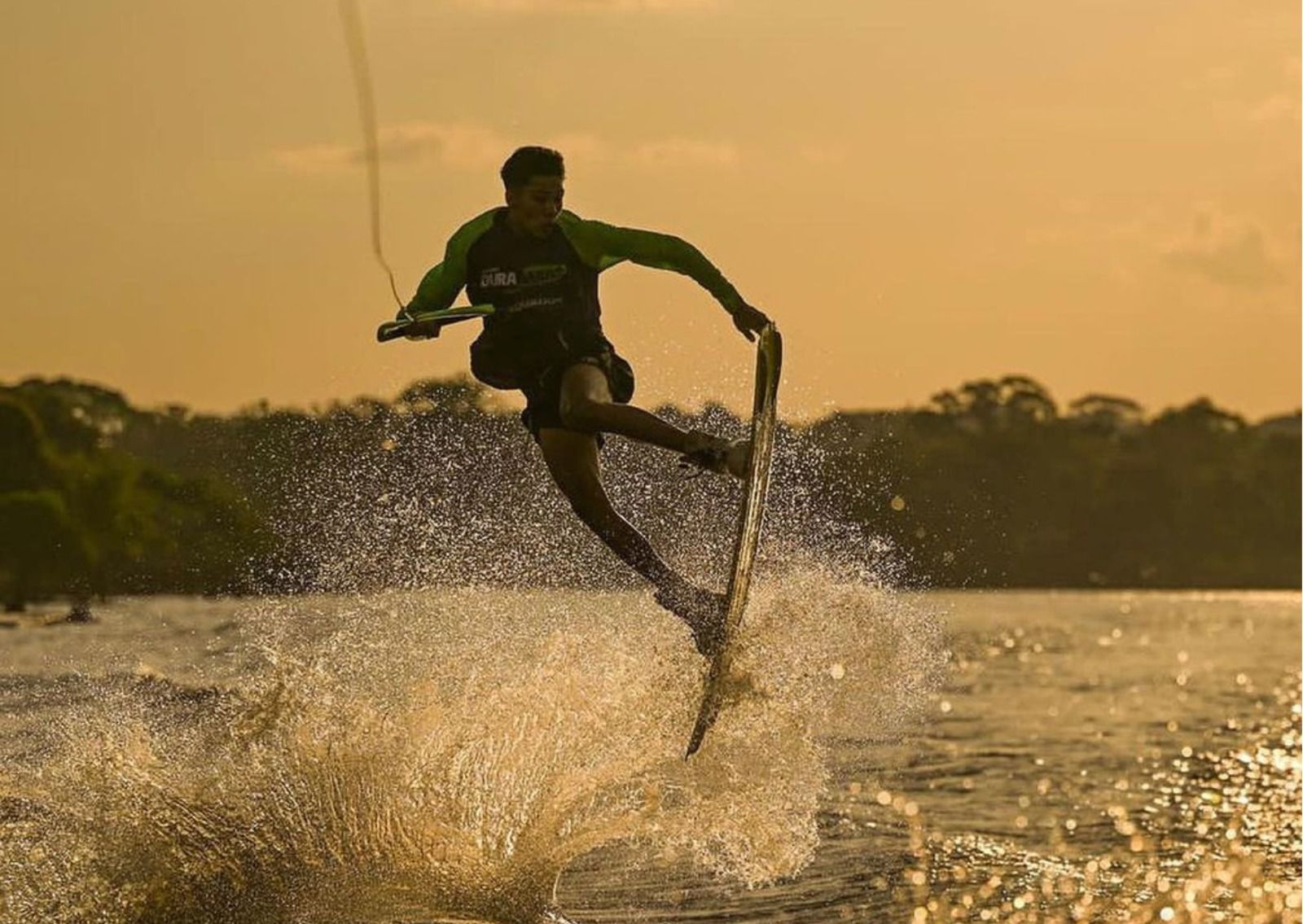 Em Portugal, indígena da etnia Karapãna é campeão mundial de Wakeboard