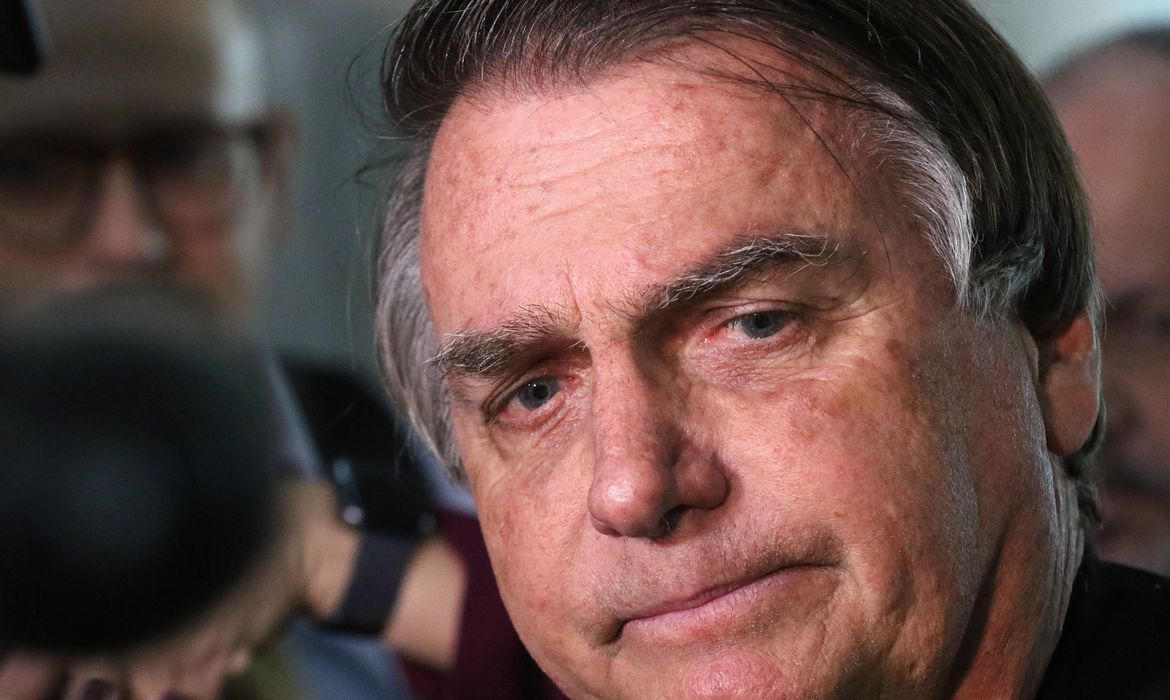 Bolsonaro vira réu nove anos após incitar estupro contra Maria do Rosário