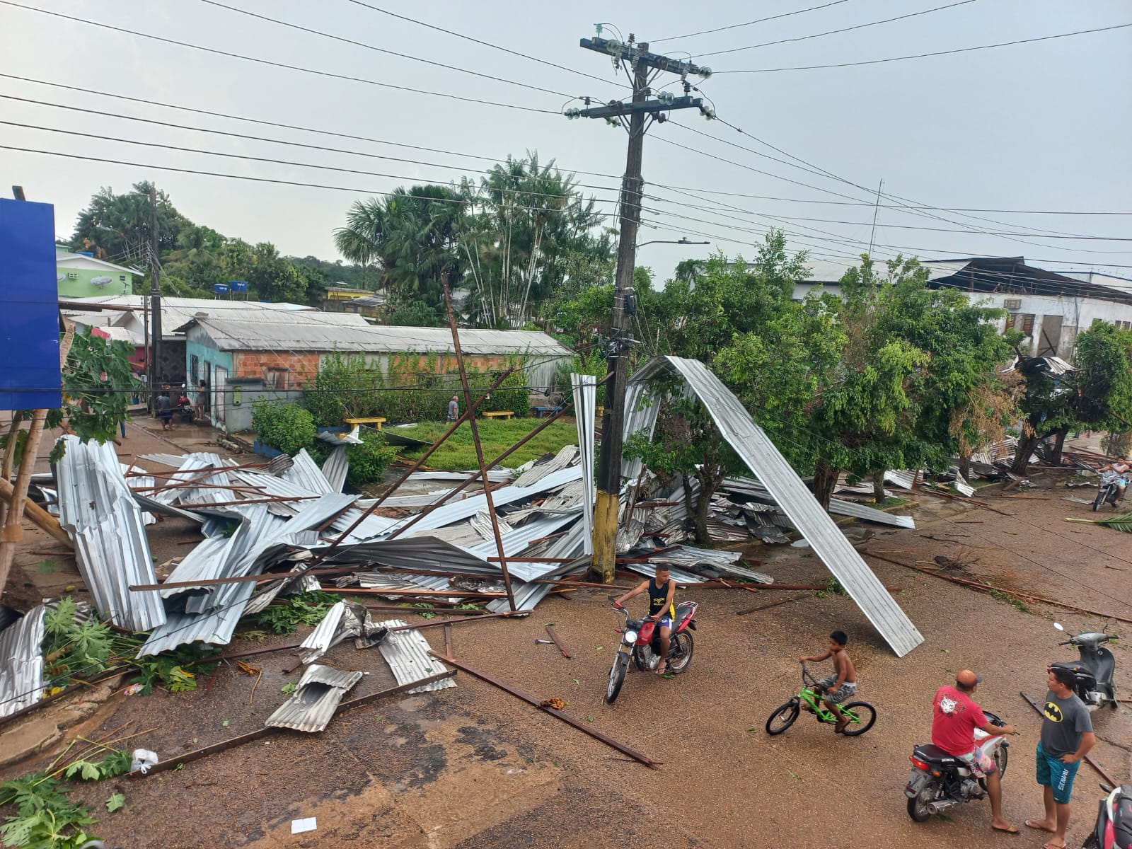Emergência: cidade no AM tem chuva de granizo, casas destruídas e pessoas desalojadas
