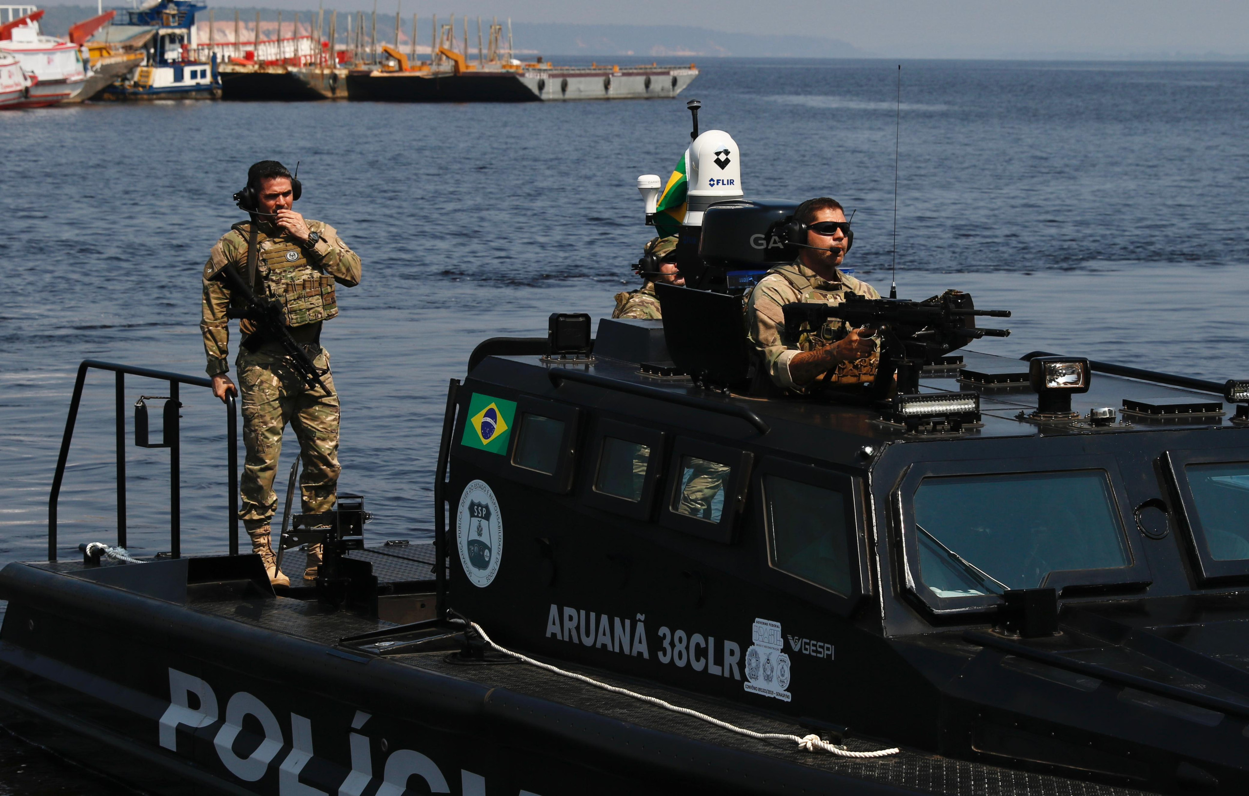 Governador do AM entrega lanchas blindadas e reforça fiscalização nos rios