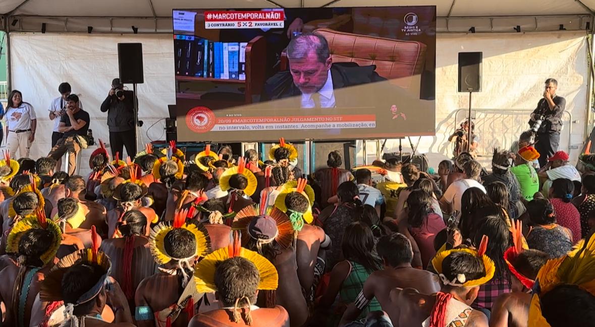 Indígenas acompanham a votação em Brasília (Foto: Mayara Subtil/Revista Cenarium)