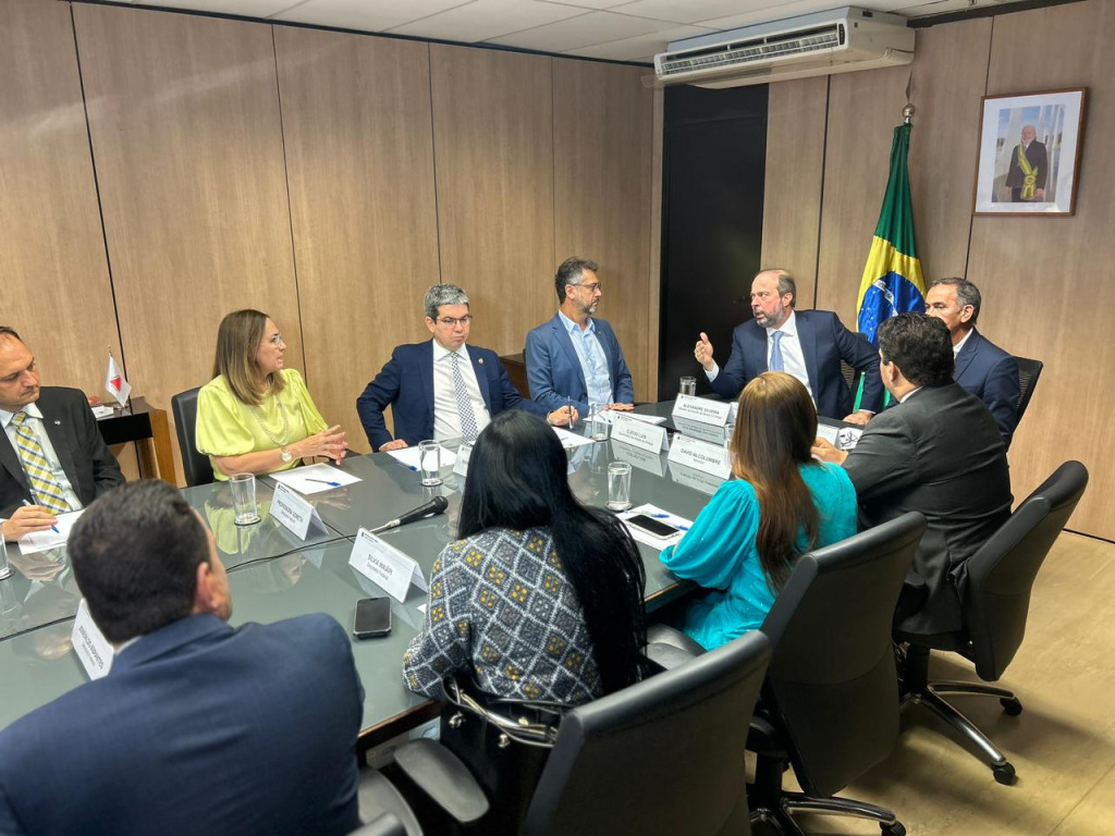 Governador do Amapá, Clécio Luis, está em Brasília participando de reuniões com Aneel e ministros para evitar aumento na conta de luz do estado.