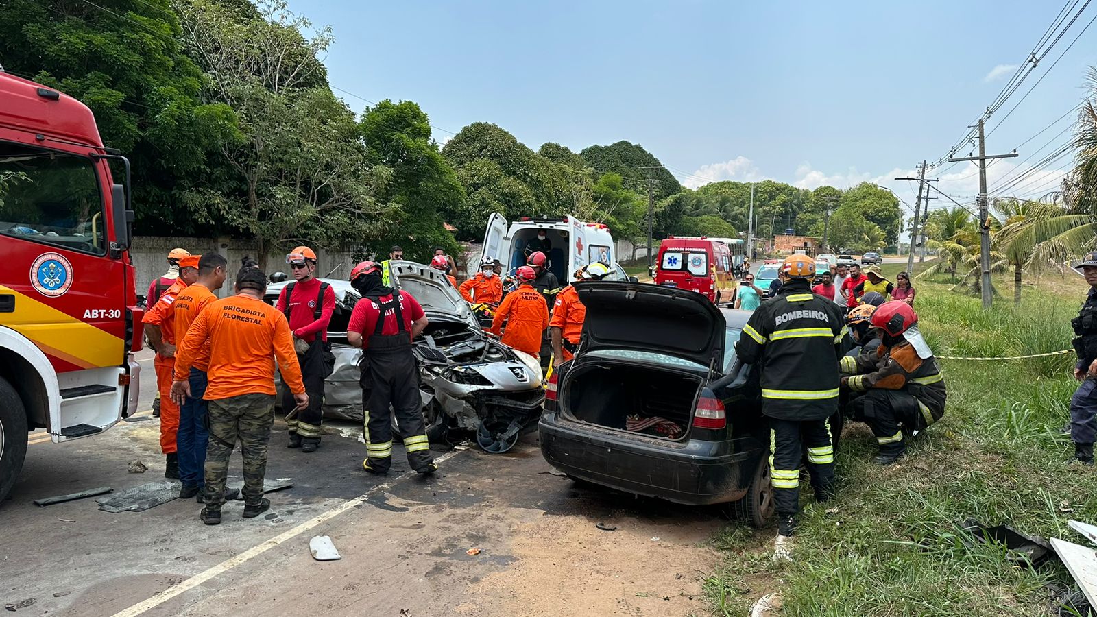 Acidente deixa quatro pessoas feridas no Iranduba