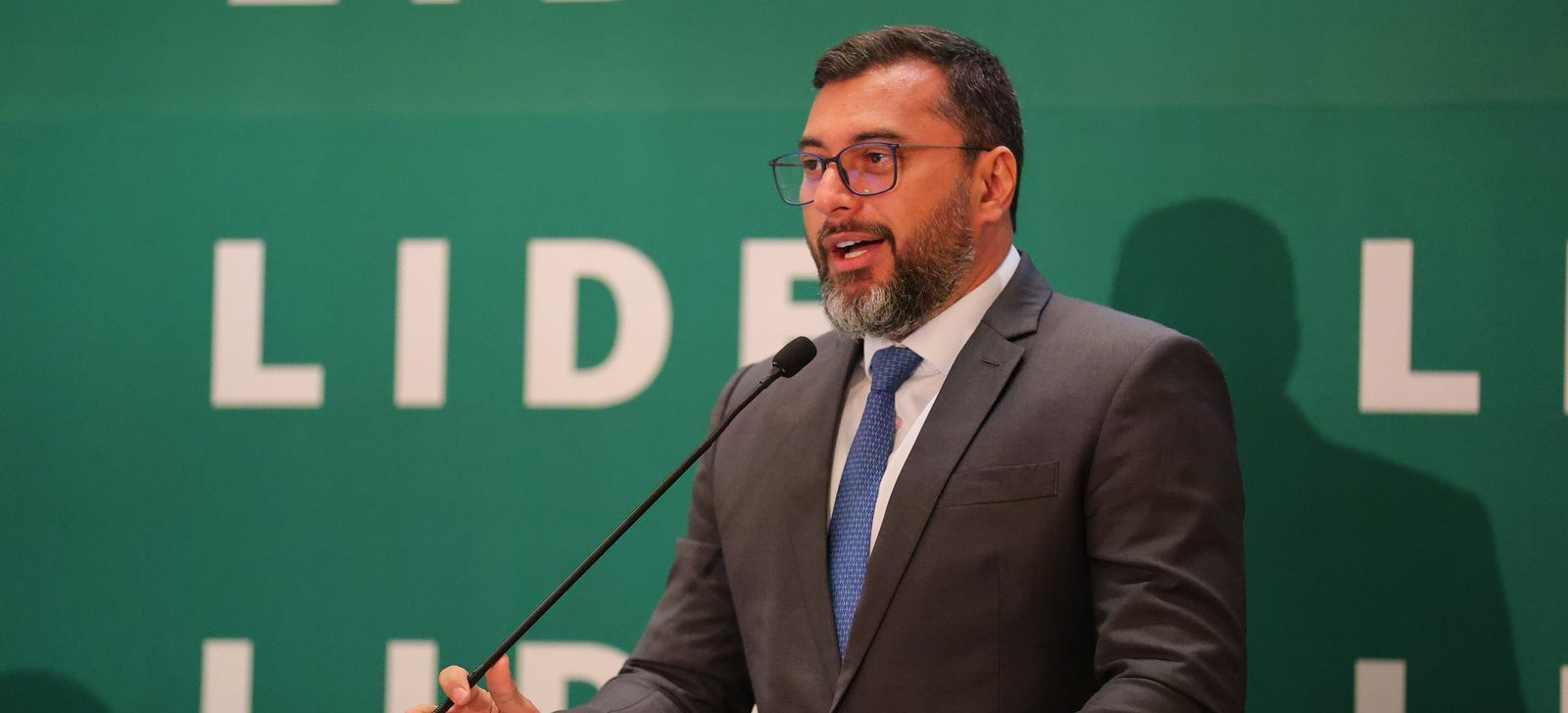 ‘Com pobreza não tem como proteger a floresta’, diz governador do AM nos EUA