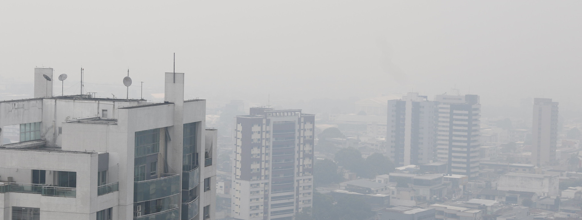 Fumaça cobre a cidade de Manaus (Ricardo Oliveira/Revista Cenarium)