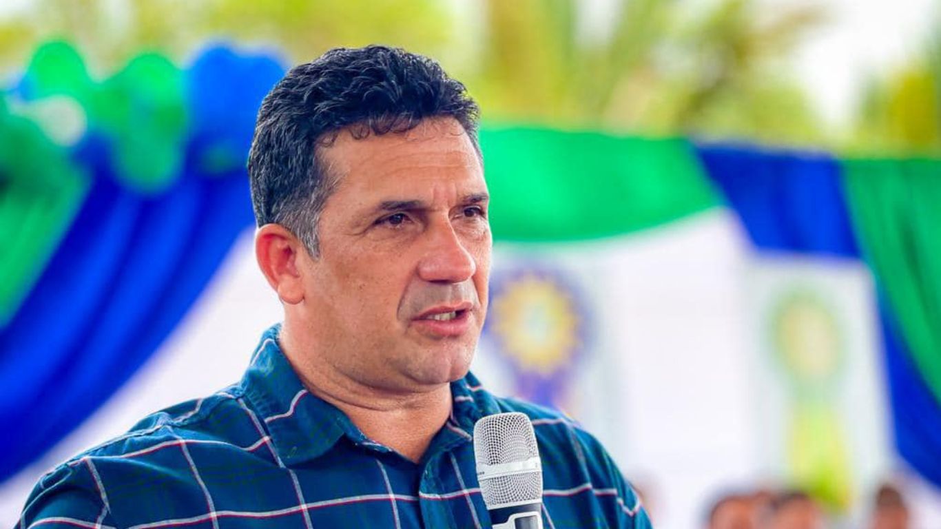 Prefeito de Manacapuru tem 48 horas para explicar gastos com show de Zé Vaqueiro