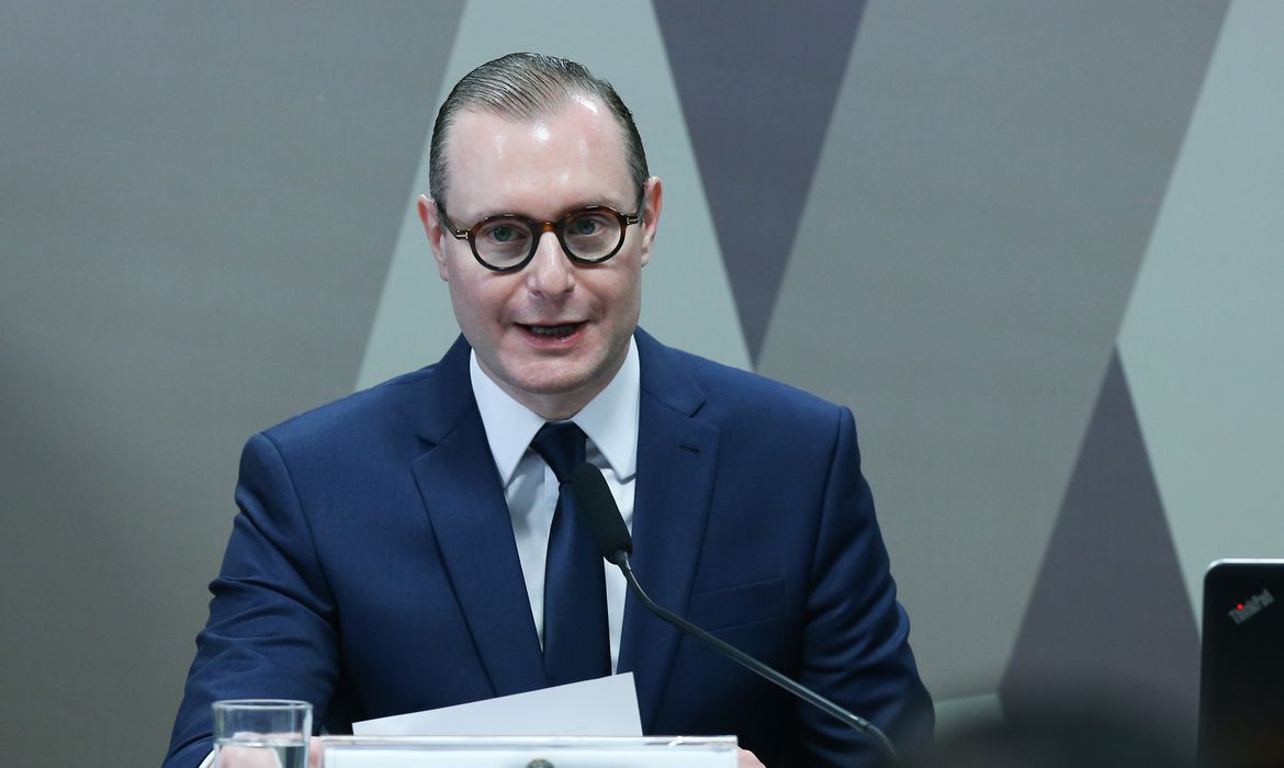 Ministro Zanin suspende gratificações de servidores comissionados acima do teto no Pará