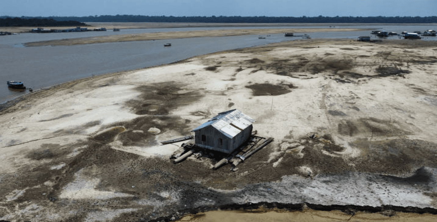 O nível do Rio Tapajós chegou a 94 centímetros no domingo, 8, ou seja, 38 centímetros abaixo da seca histórica registrada em 2010 (João Paulo Borges Pedro/Instituto Mamirauá)