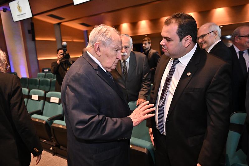 Presidente da Aleam comemora 35 anos da Constituição e destaca papel de Bernardo Cabral