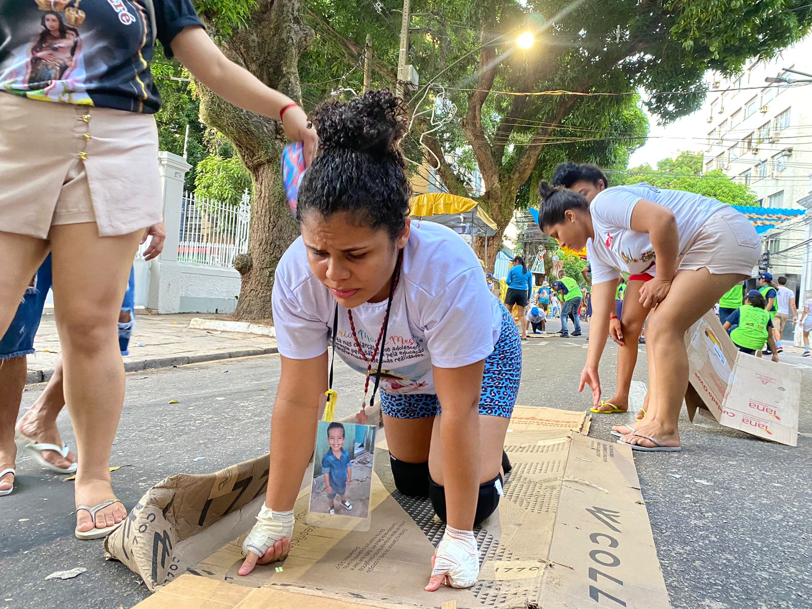 Paraense fez trajeto do Círio de Nazaré de joelhos por saúde do filho