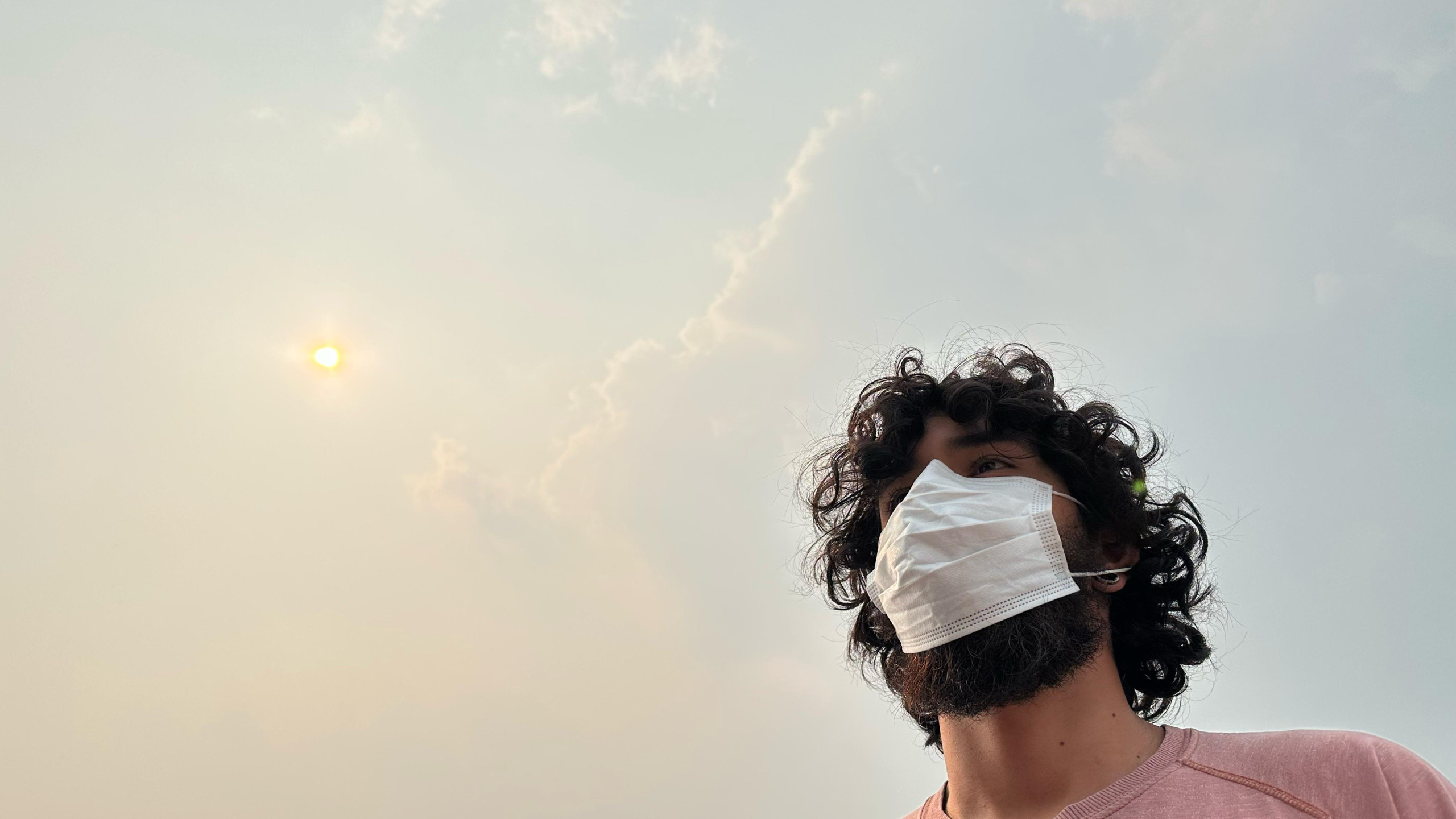 Fumaça obriga uso de máscaras pela população em Manaus