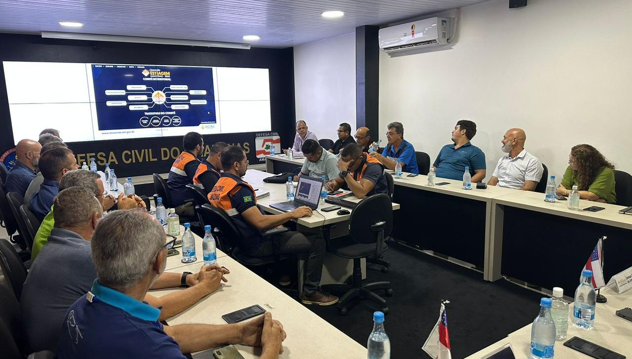 Governo do AM alinha estratégias para garantir abastecimento durante estiagem