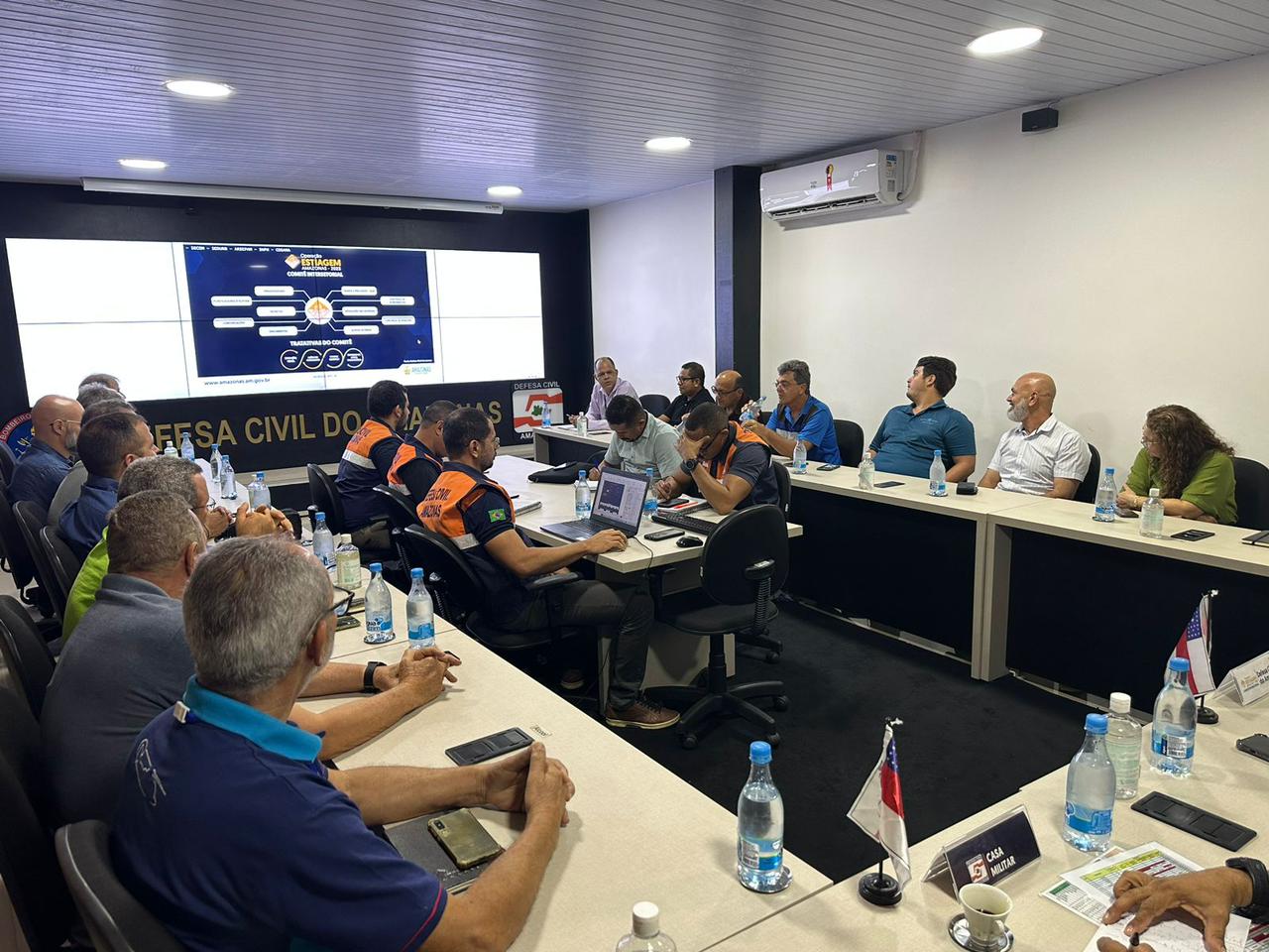 Governo do AM alinha estratégias para garantir abastecimento durante estiagem