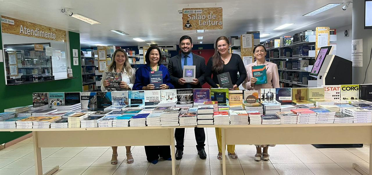Biblioteca da Universidade do Estado do Amazonas recebe mais de 2 mil livros