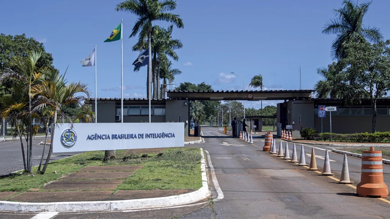 Governo federal demite servidores da Abin presos por espionagem ilegal